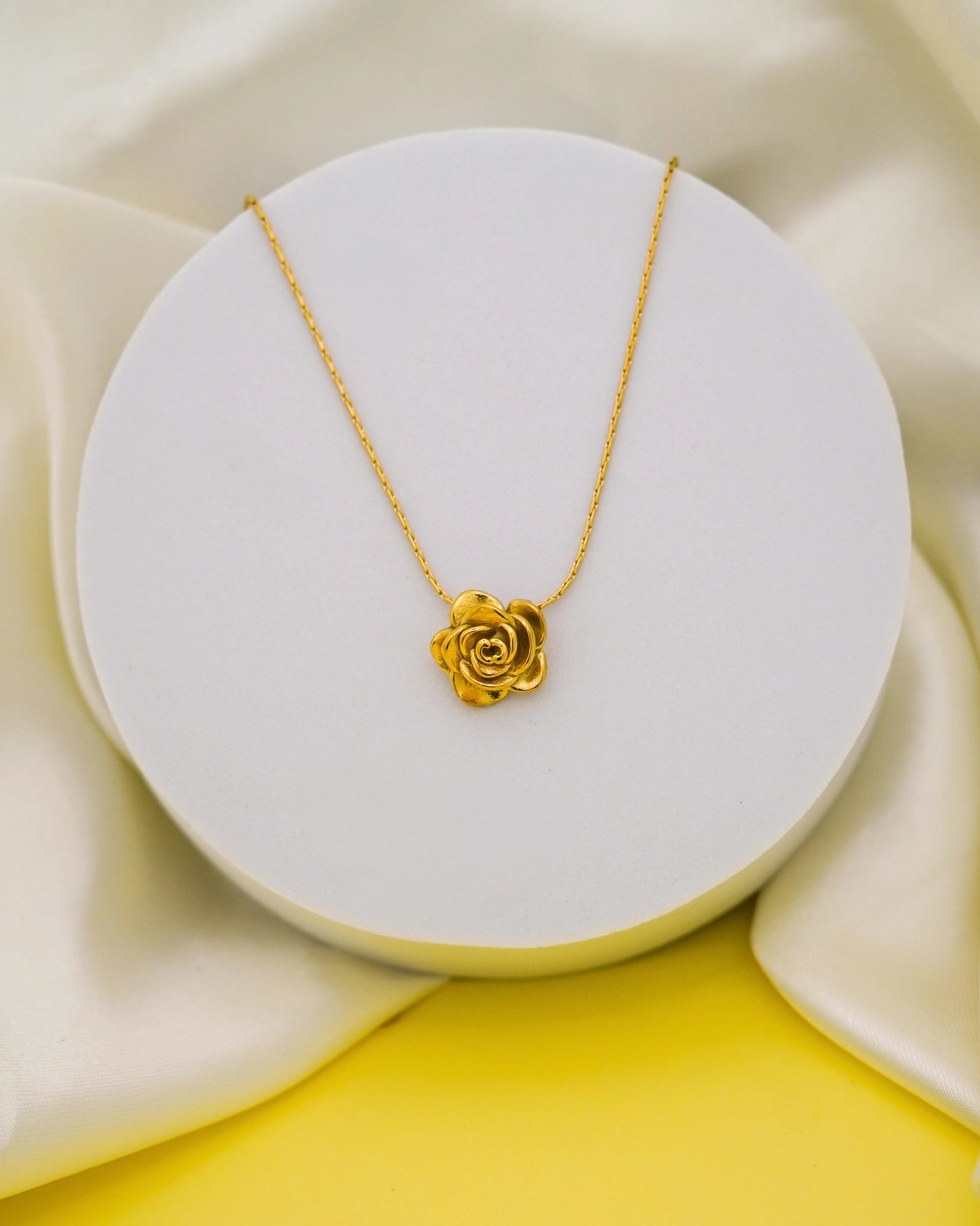 Rosette Bloom Necklace – 18K Gold Plated