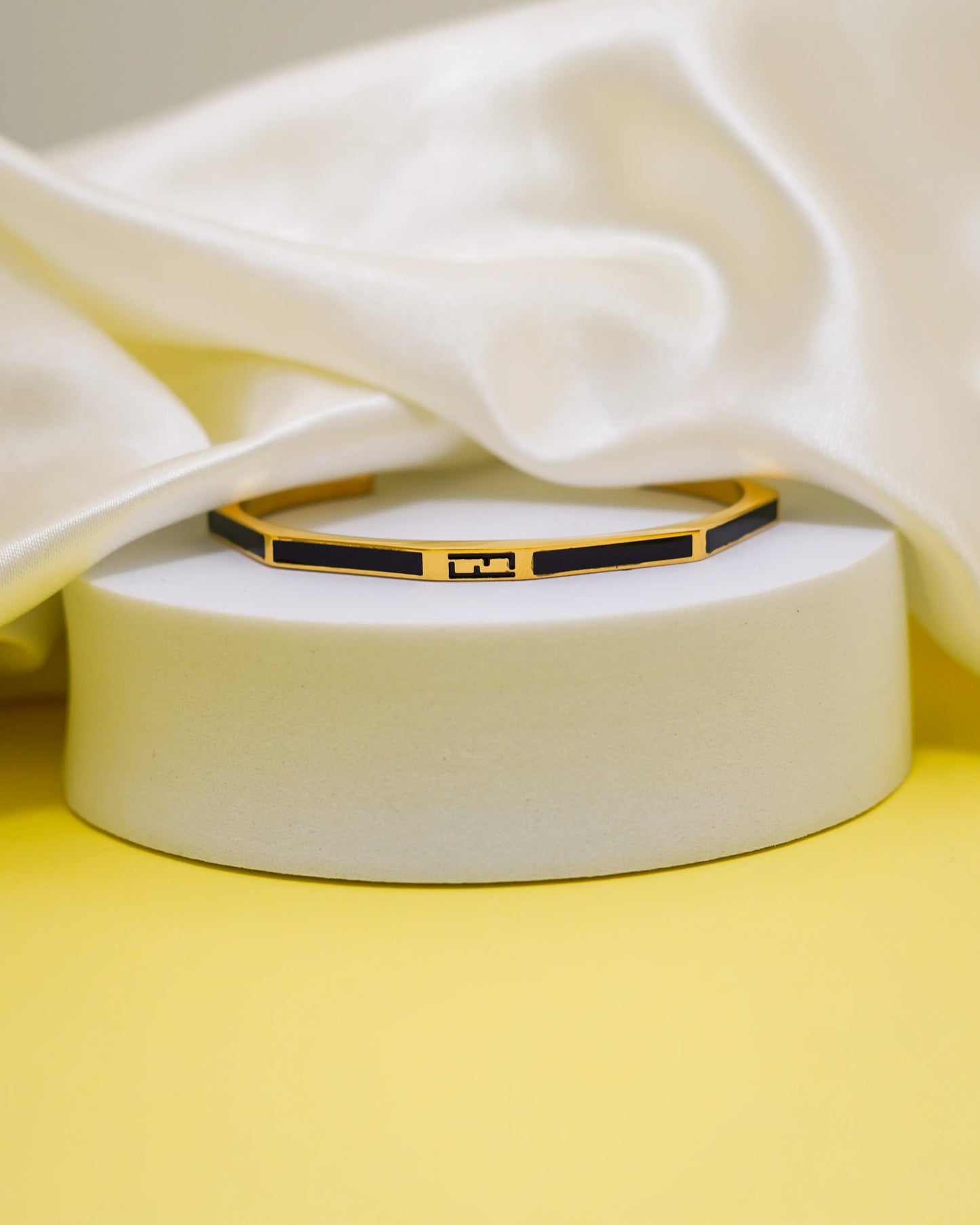 Noir Edge Bracelet – 18K Gold Plated