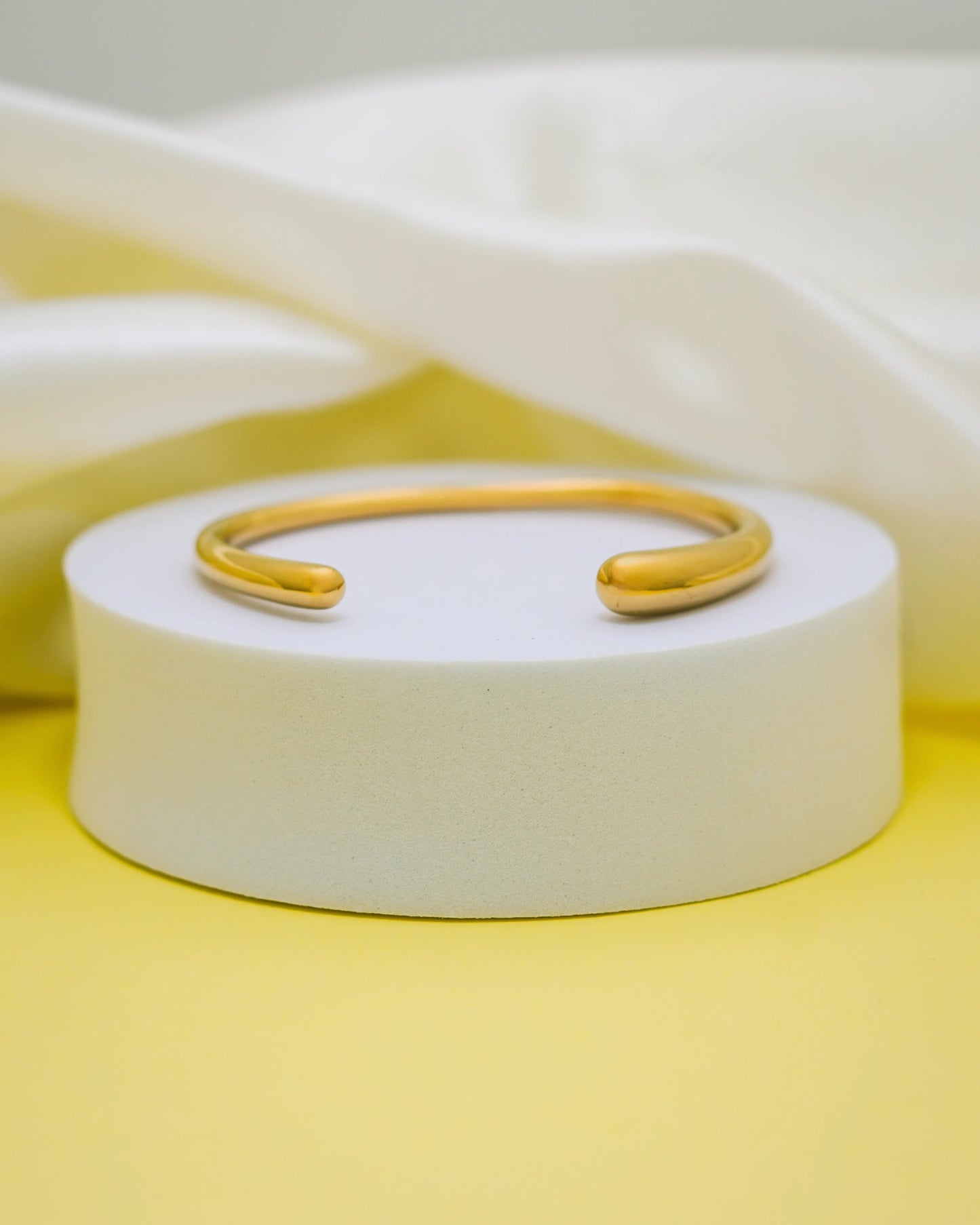 Sole Glow Cuff – 18K Gold Plated