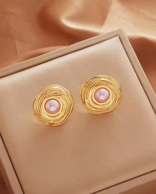 Golden Swirl Pearl Stud Earrings – 18K Gold Plated