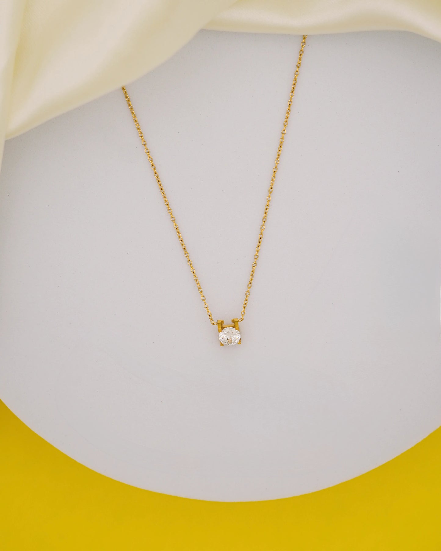 Solitaire Glow Necklace – 18K Gold Plated
