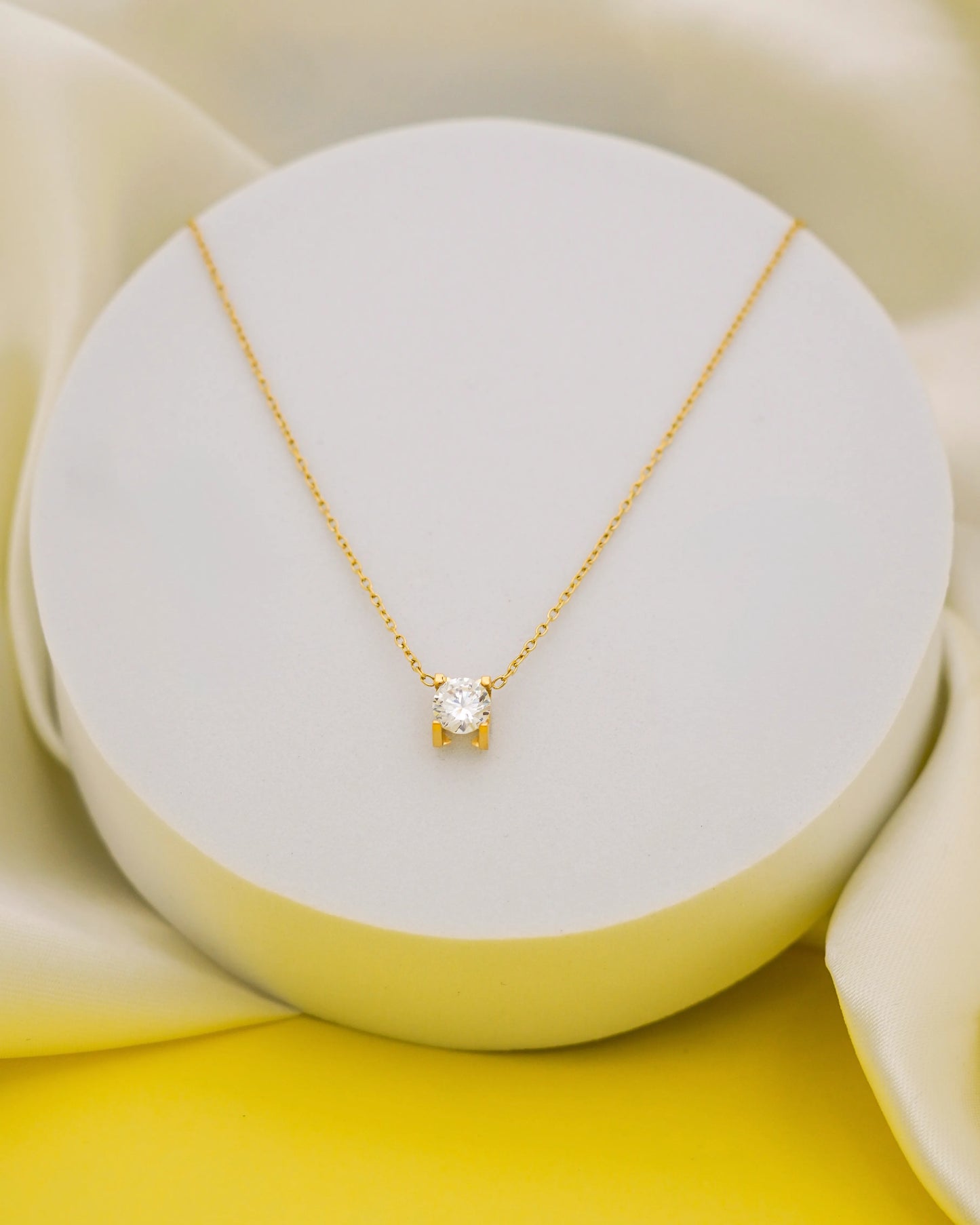 Solitaire Glow Necklace – 18K Gold Plated