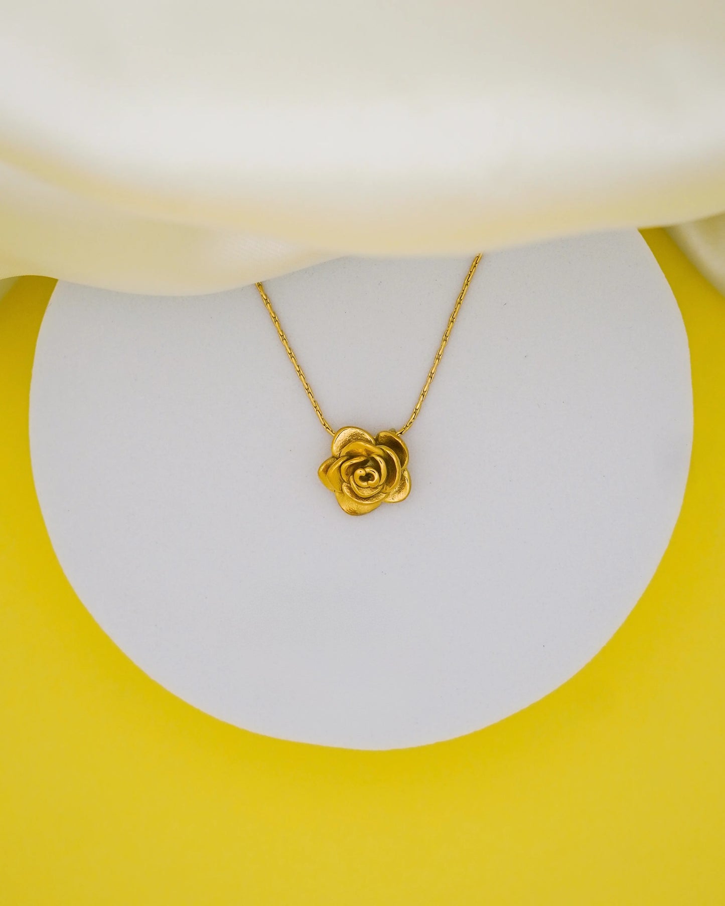 Rosette Bloom Necklace – 18K Gold Plated