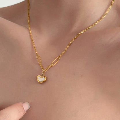 Linked Heart Pendant Necklace – 18K Gold Plated