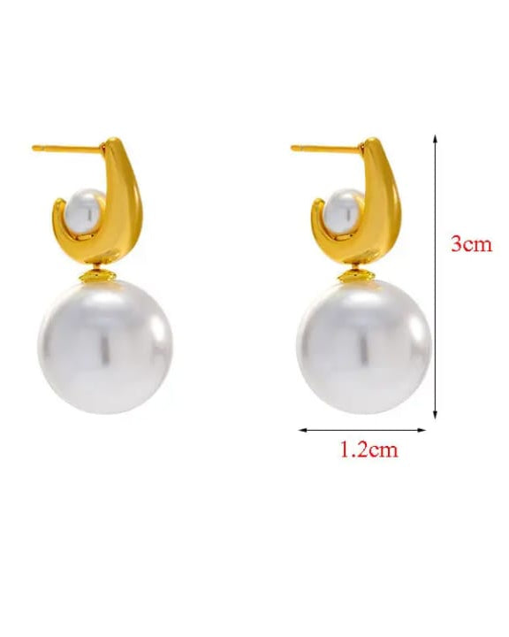Gold earrings with pearls and measurement details on a white background